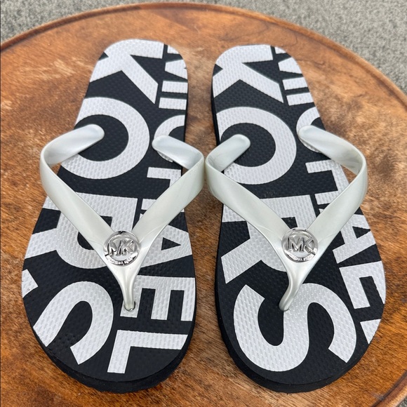 Michael Kors Sandals Wm 10 Signature Black White Logo Flip Flop Thong Beach Dorm - Picture 3 of 11